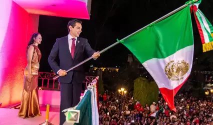 Grito de Independencia encabezado por el alcalde Rom�n Cota