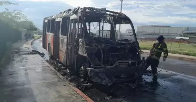 Se incendia cami�n de la L�nea 18 en Hermosillo