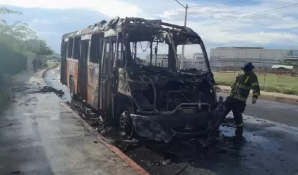 Se incendia cami�n de la L�nea 18 en Hermosillo