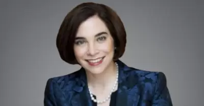 Roxana Vel�squez, directora del Museo de Arte de San Diego, recibe el premio "Me