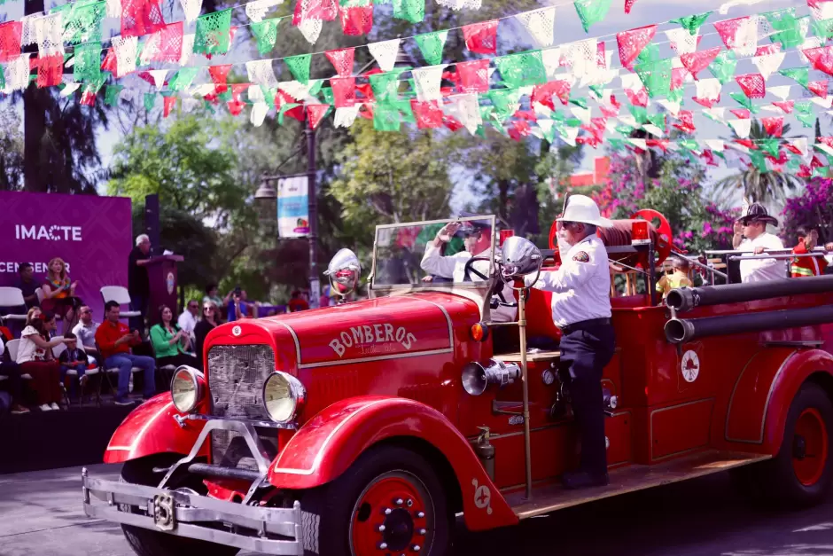 Desfile c�vico de Tecate por el 215 aniversario de la Independencia de M�xico