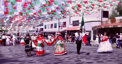 Desfile c�vico de Tecate por el 215 aniversario de la Independencia de M�xico