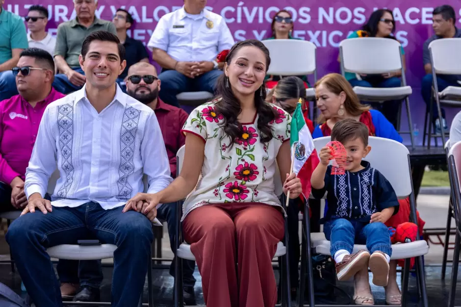 Desfile c�vico de Tecate por el 215 aniversario de la Independencia de M�xico