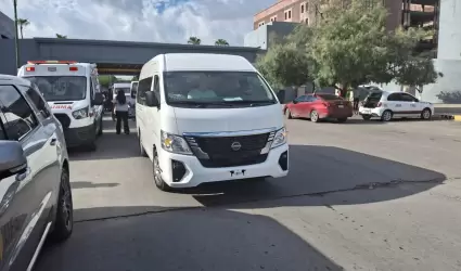 Entregan veh�culos a la Universidad Estatal de Sonora