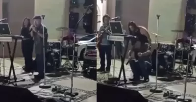 Fallece mientras interpretaba canci�n