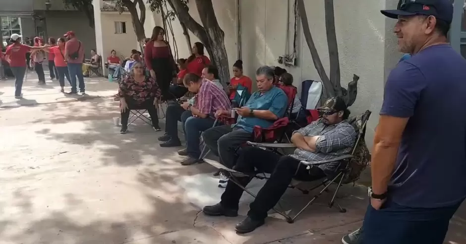 Maestros del Sindicato Estatal de Trabajadores de la Educaci�n en Baja California