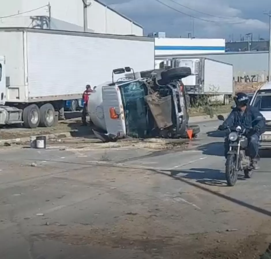 Volcadura de pipa de gas en V�a R�pida