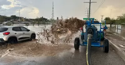 Atenci�n de encharcamientos tras intensas lluvias en Mexicali y San Felipe