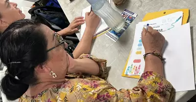 Taller "Metodolog�a de la ense�anza del idioma ingl�s apegado a la NEM"