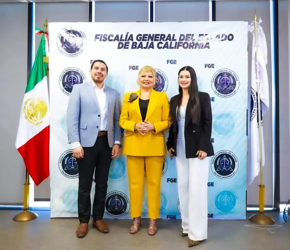 Fiscal General se re�ne con j�venes empresarios de Canacintra