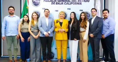 Fiscal General se re�ne con j�venes empresarios de Canacintra
