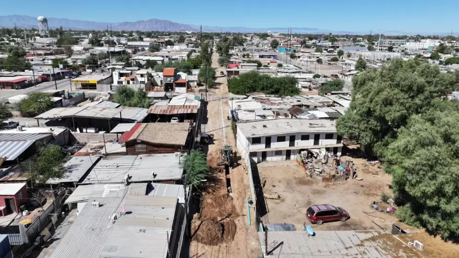 Reponen tuber�a de agua potable en Pueblo Nuevo