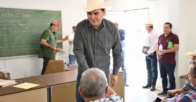 Funcionarios informan sobre el Plan de la Regi�n del R�o Sonora