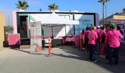 Arranca Octubre Rosa con m�dulo en Macroplaza Tijuana