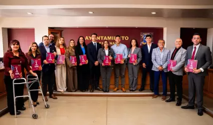 Presenta alcaldesa Claudia Agat�n 1er. Informe de Gobierno ante el Cabildo de En