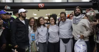 Llegan a M�xico los seis mexicanos detenidos por Israel en Flotilla Global Sumud