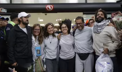 Llegan a M�xico los seis mexicanos detenidos por Israel en Flotilla Global Sumud