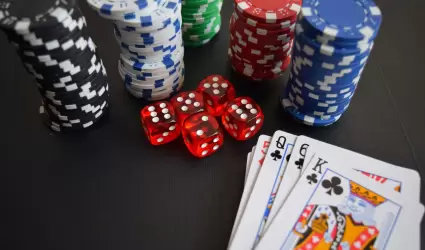 Muchos jugadores dudan si registrarse en casinos genera beneficios.