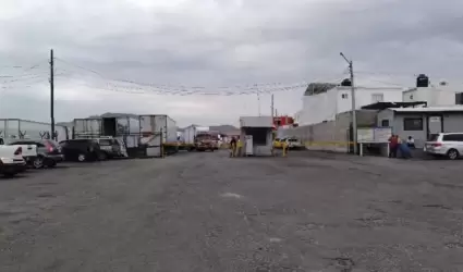 Localizan cuerpo sin vida en cami�n de carga