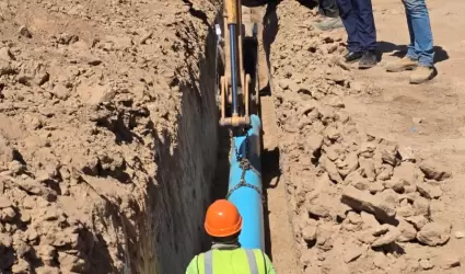 Construcci�n de l�nea de alimentaci�n de agua potable en ejido Veracruz 2