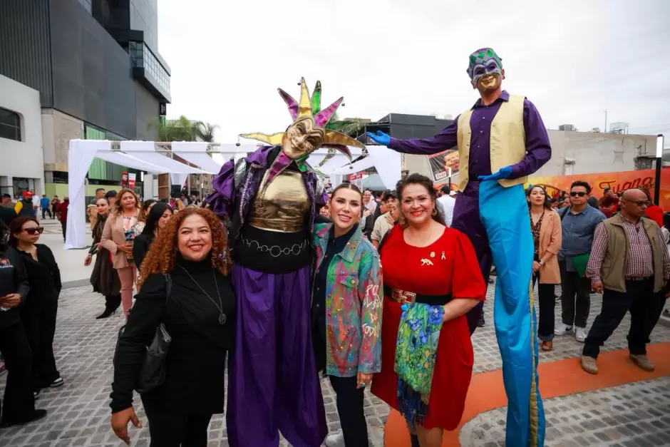 Nuevo andador peatonal de "La Revoluci�n" Gobernadora Marina del Pilar