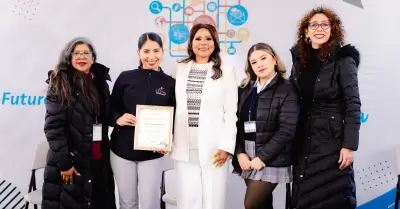 Claudia Agat�n fortalece y empodera a las juventudes ensenadenses