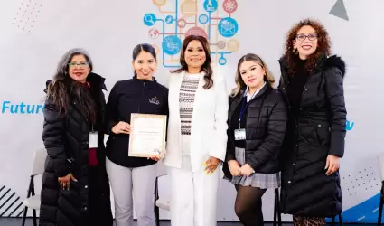 Claudia Agat�n fortalece y empodera a las juventudes ensenadenses
