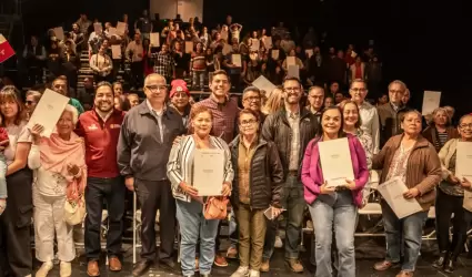 Reciben 160 familias de Tecate certeza jur�dica sobre su patrimonio