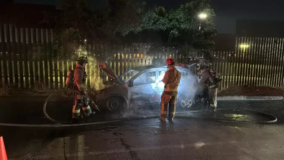Incendian veh�culo sobre la Avenida Internacional