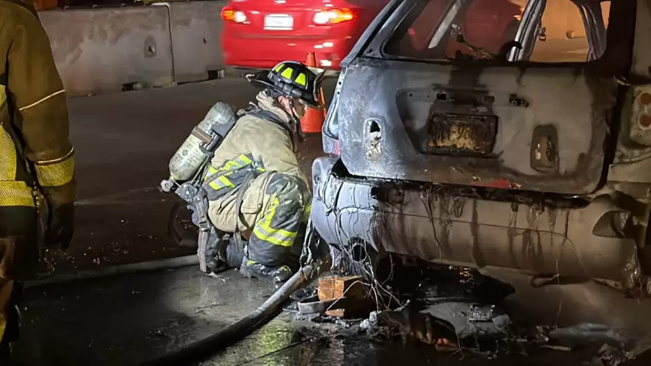 Incendian veh�culo sobre la Avenida Internacional