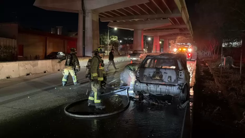 Incendian veh�culo sobre la Avenida Internacional