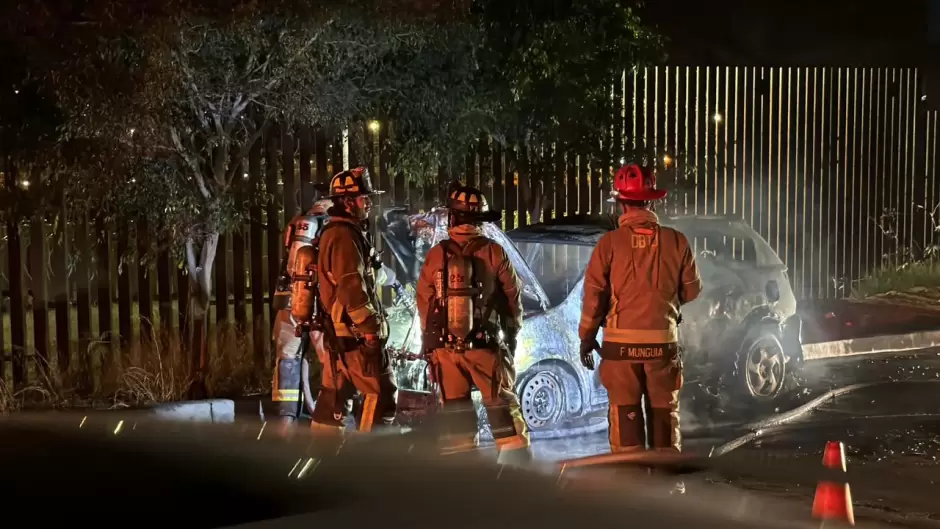 Incendian veh�culo sobre la Avenida Internacional