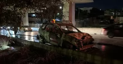 Incendian veh�culo sobre la Avenida Internacional