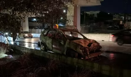 Incendian veh�culo sobre la Avenida Internacional