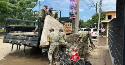 Ej�rcito realiza labores de limpieza en comunidades afectadas por las lluvias