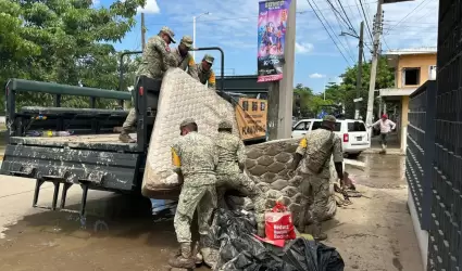 Ej�rcito realiza labores de limpieza en comunidades afectadas por las lluvias