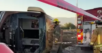 Volcamiento de autob�s en carretera Guaymas Hermosillo.
