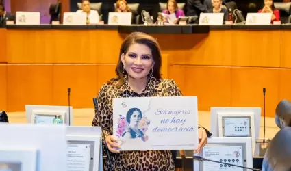 Lorenia Valles