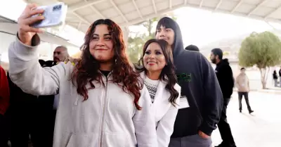 Claudia Agat�n promueve 6 obras educativas
