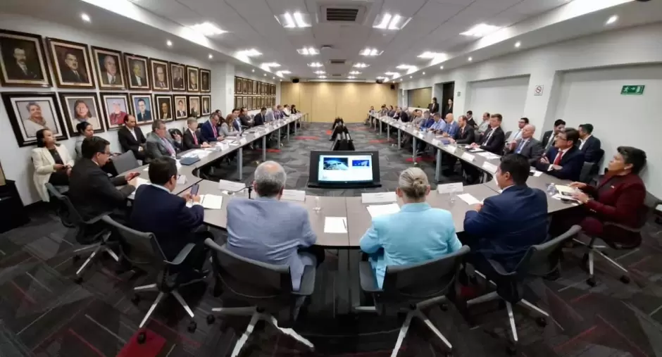 Baja California refuerza cooperaci�n econ�mica con Arizona en encuentro industrial en Ciudad de M�xico