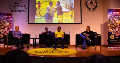 Ofrece Salvador Caba�as charla con estudiantes de preparatoria CETYS