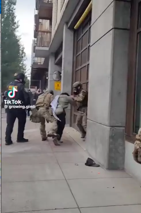 Consulado de M�xico en San Diego ofrece apoyo psicol�gico a migrantes ante redadas del ICE