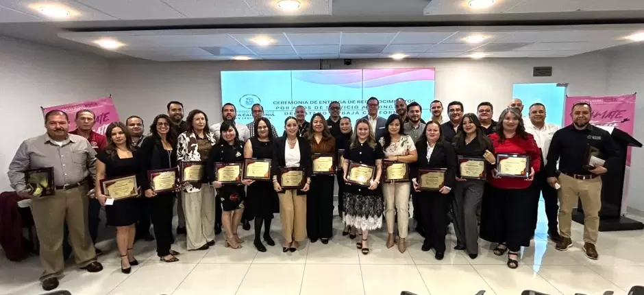 Reconocen a personal del Poder Legislativo con m�s de una d�cada de servicio