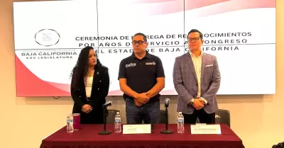 Reconocen a personal del Poder Legislativo con m�s de una d�cada de servicio