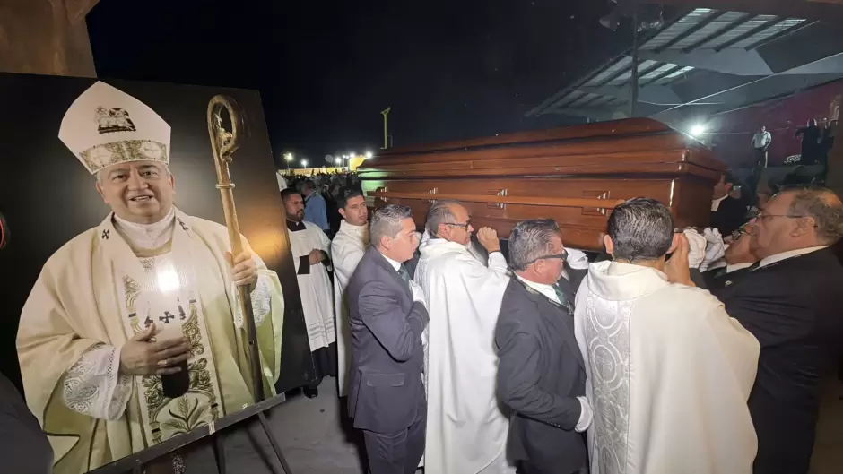 Realizan honras f�nebres y sepultura del Arzobispo de Tijuana Francisco Moreno Barr�n