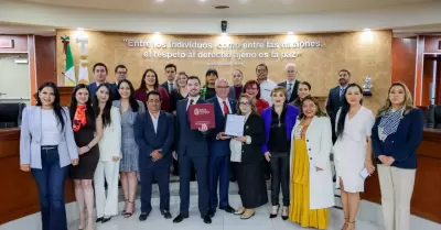 Alfredo �lvarez C�rdenas, entreg� al Congreso del Estado de Baja California el C
