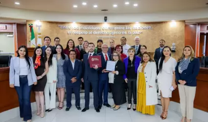 Alfredo �lvarez C�rdenas, entreg� al Congreso del Estado de Baja California el C