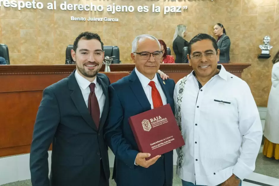 Alfredo �lvarez C�rdenas, entreg� al Congreso del Estado de Baja California el Cuarto Informe de Gobierno