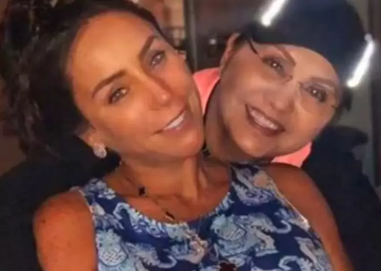 Ana Gabriel junto a In�s G�mez Mont