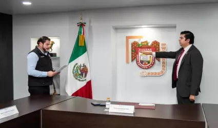 Toma protesta Ismael Burgue�o a director del Instituto Municipal para la Juventu